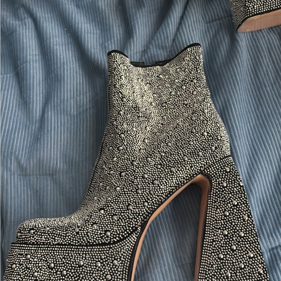 Cute Rhinestone boots. - Picture 7 of 7